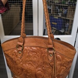 Elegant Tan Leather Tote Bag
